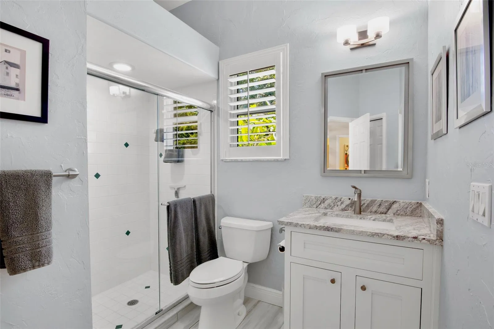 3rd bathroom, also a pool bath