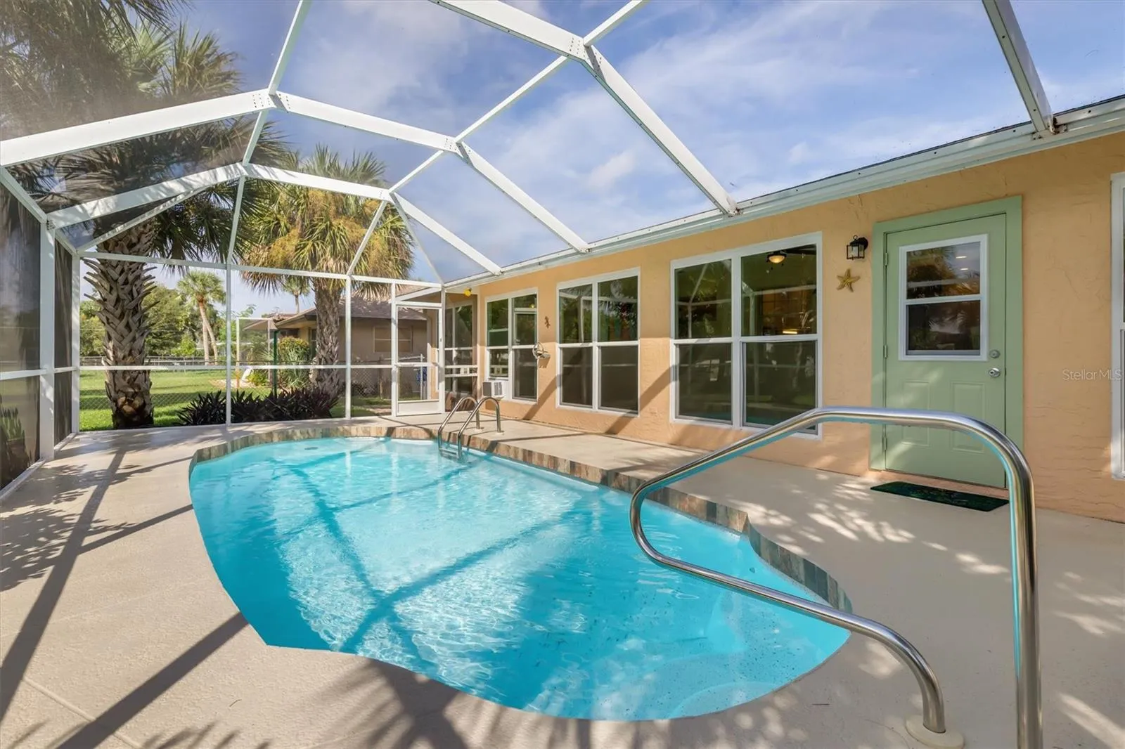 Heated pool with high enclosed screen