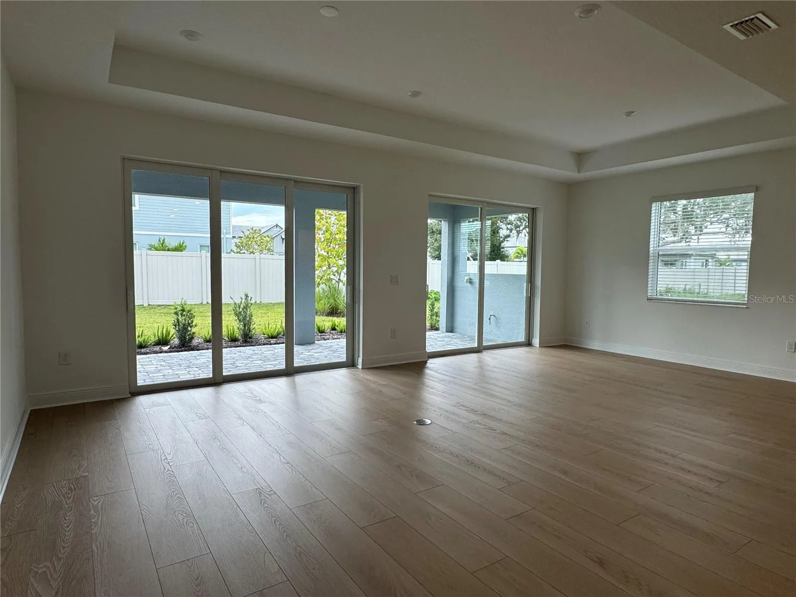 Large slidding glass doors