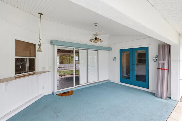 sizable covered lanai