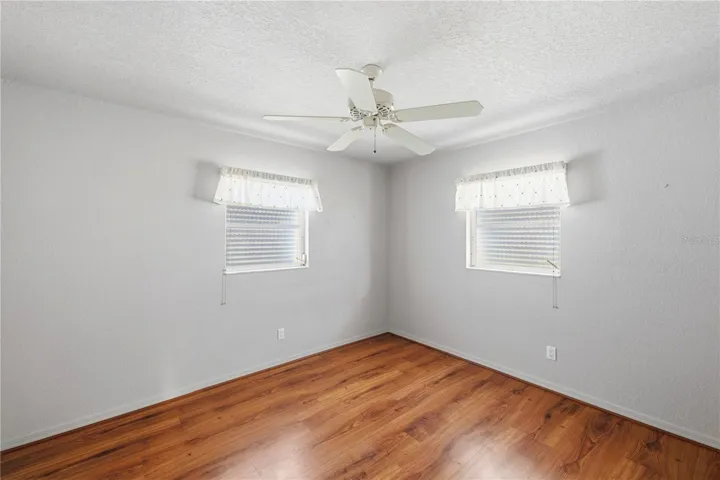 back auxiliary bedroom
