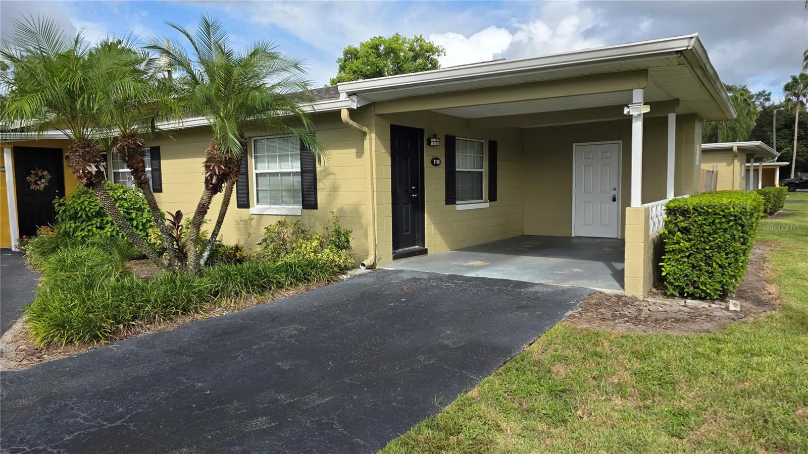 Attached Carport &amp; Private Driveway