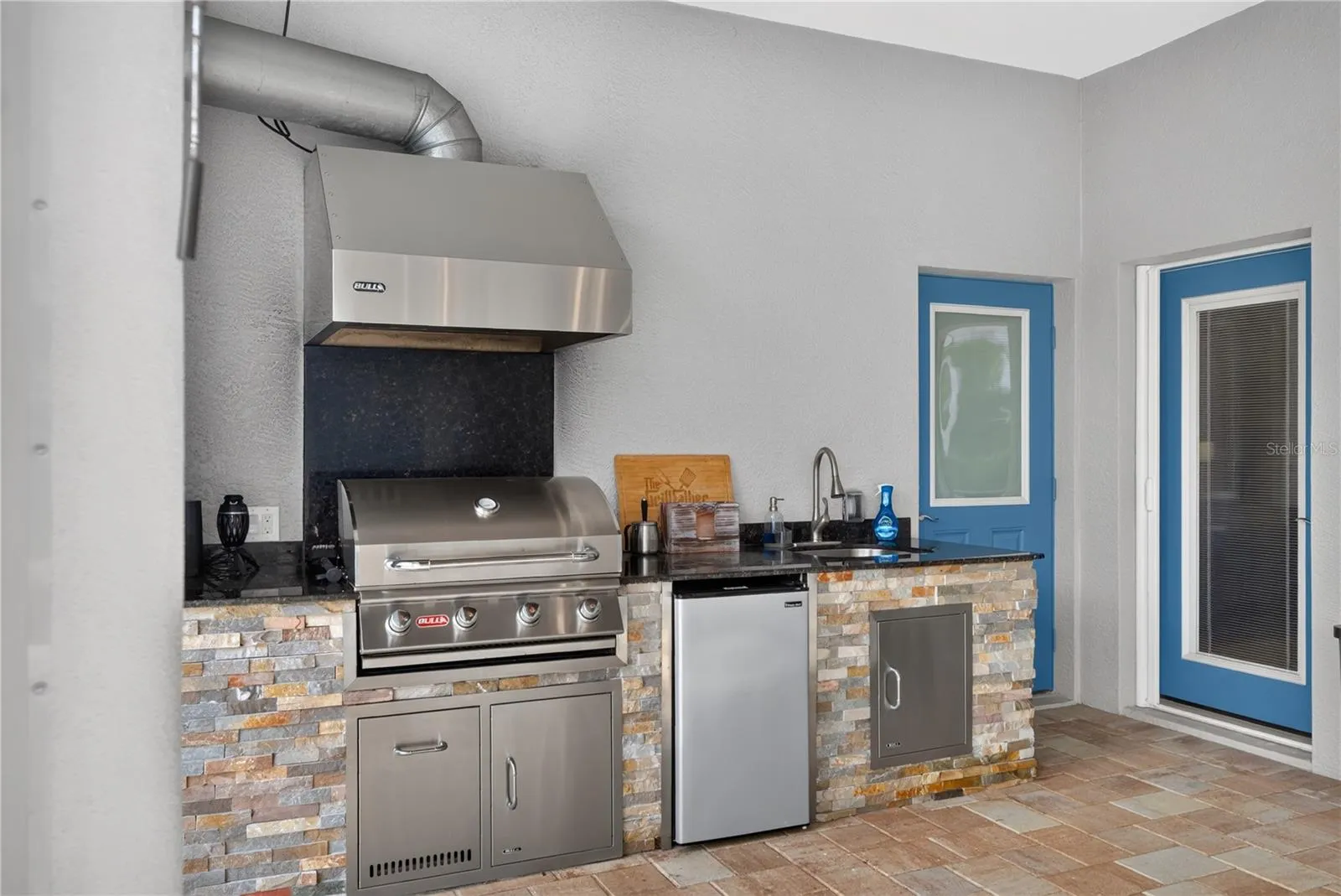 Outdoor Kitchen