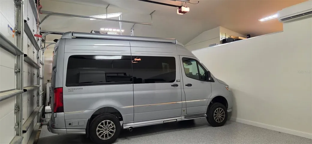 19' Coach