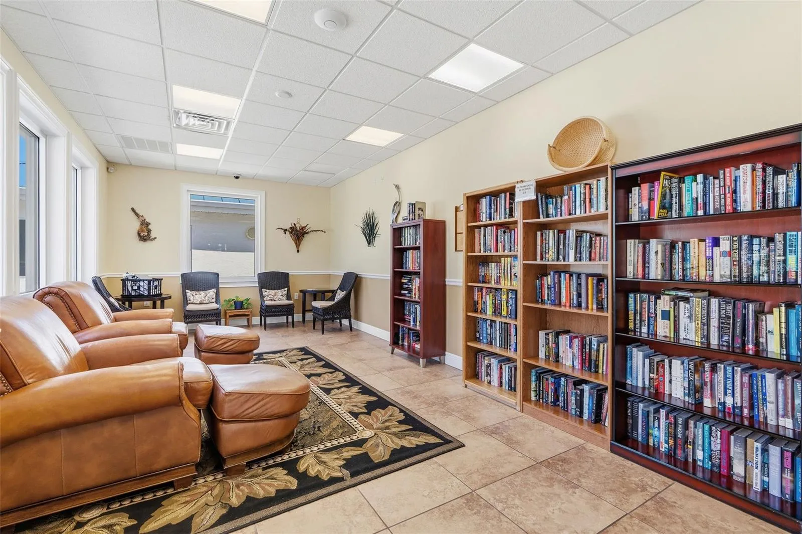 COMMUNITY CENTER LIBRARY