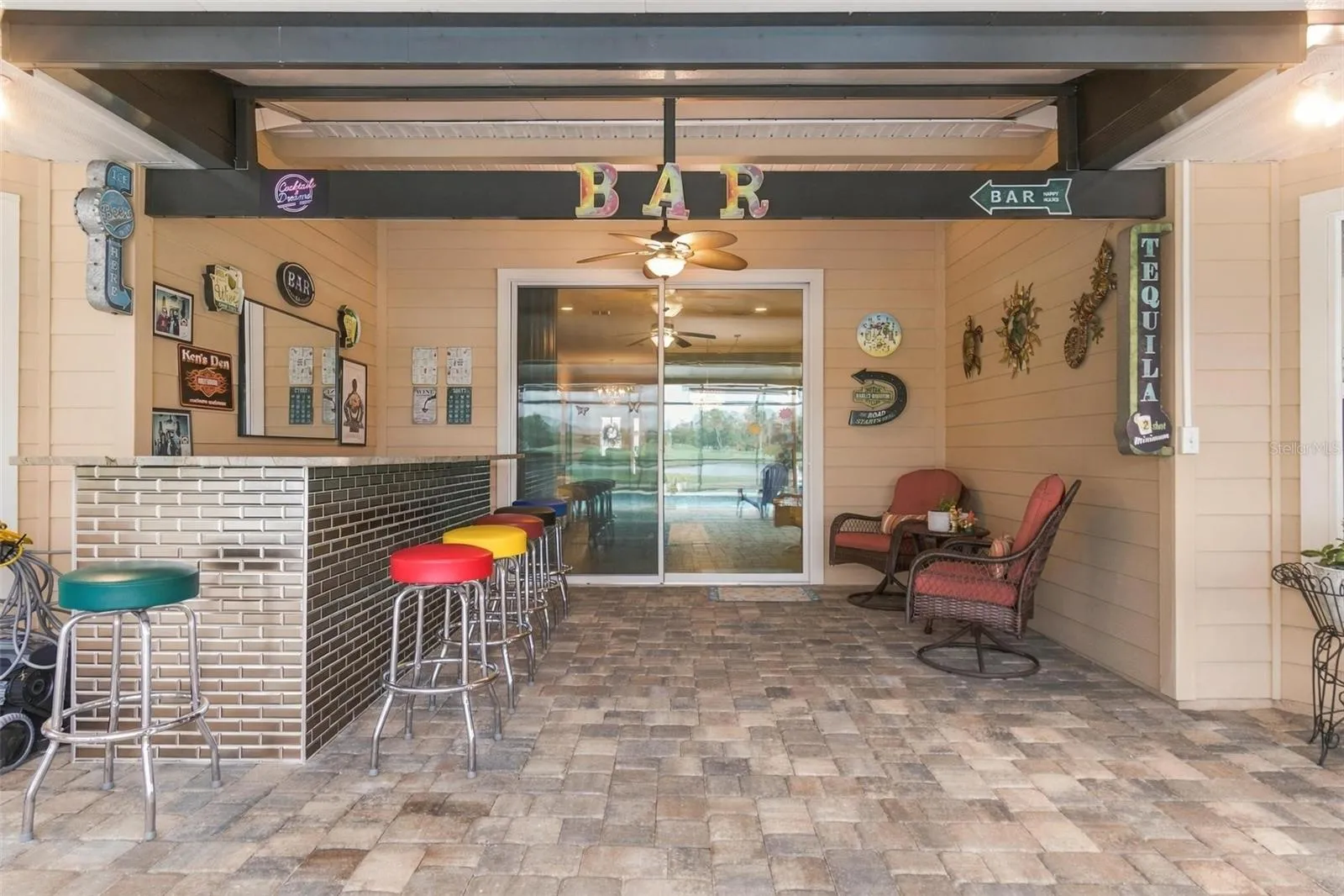Covered area of lanai (22 X 40) with bar