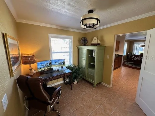 Bonus office area between kitchen and garage