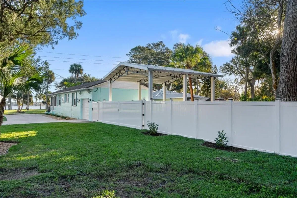 Extra lot area in rear with covered RV/Boat parking