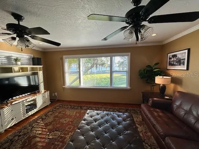 Tommy Bahama furnishings included!