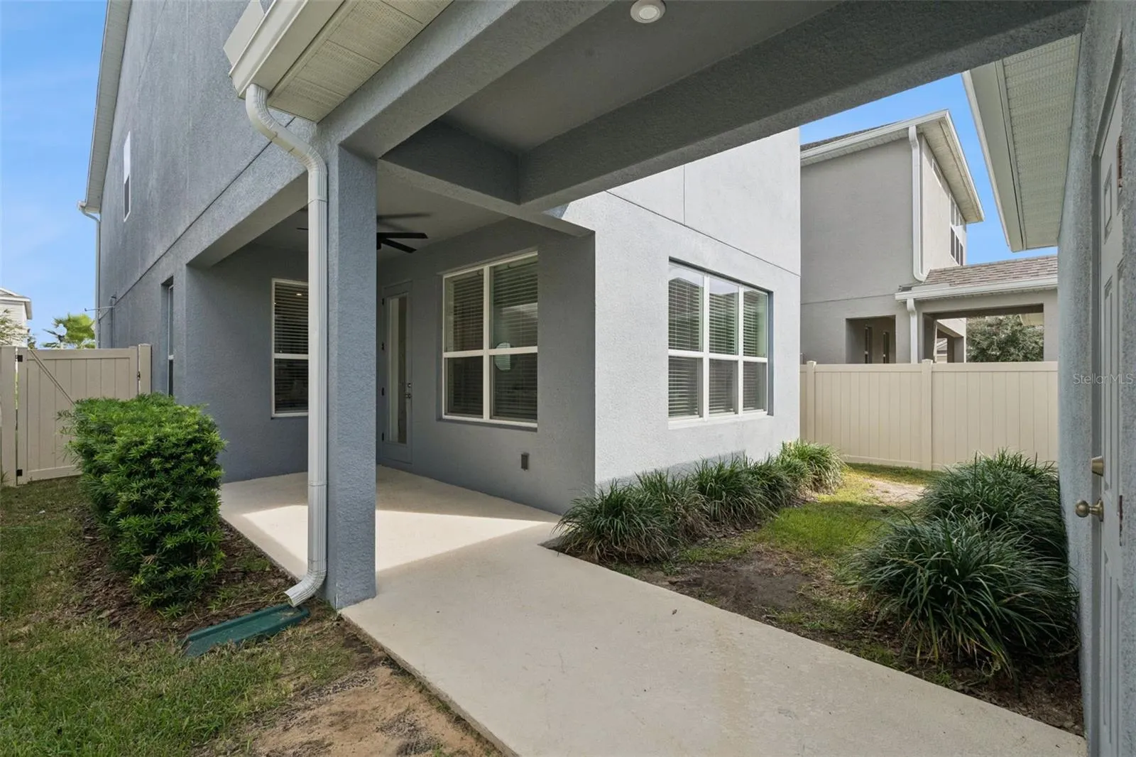 Backporch and access to garage