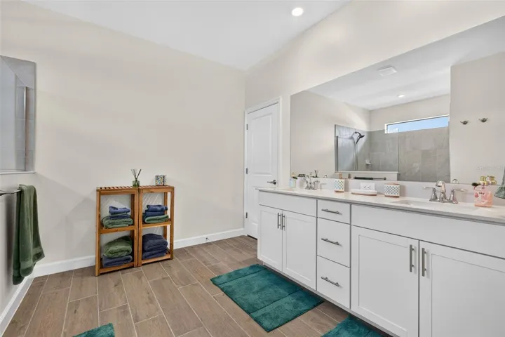 En suite Master Bath