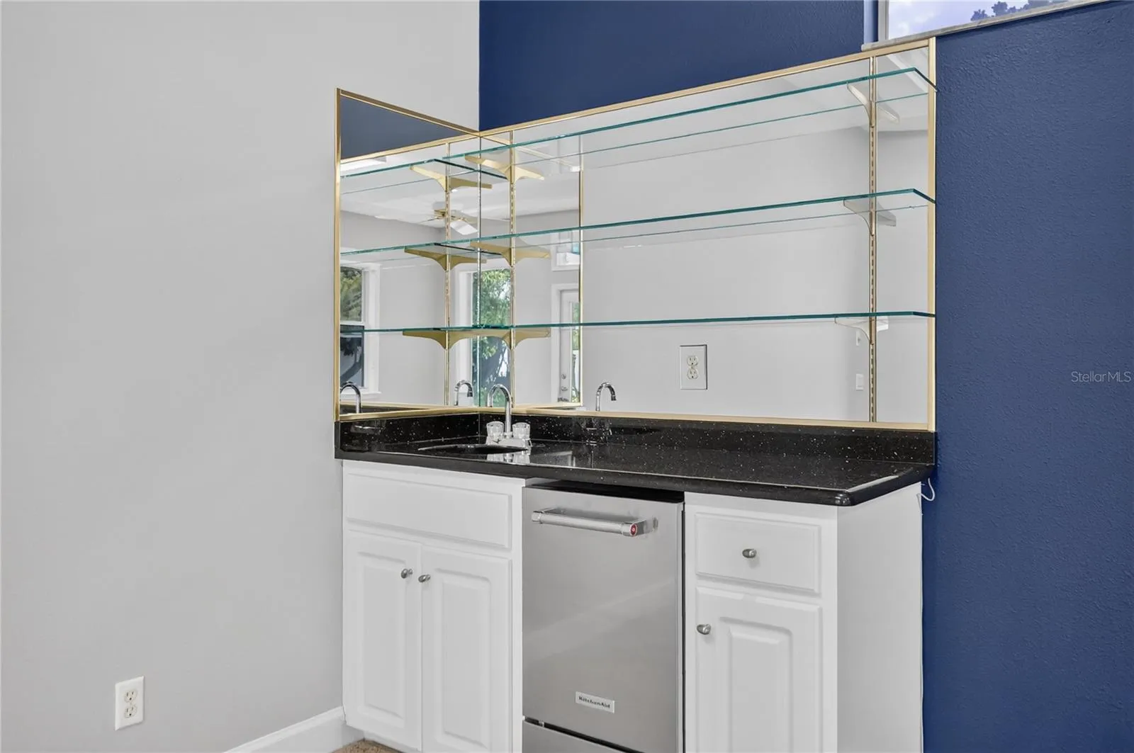 Bar with plenty of room Plus Ice Maker