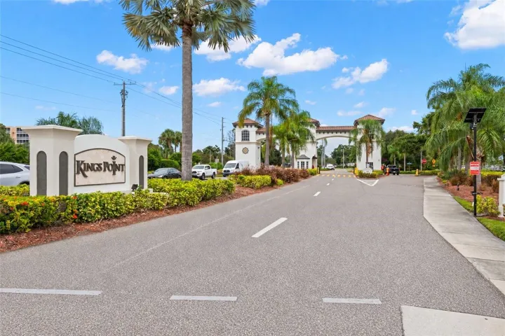 Kings Point Guarded Entry