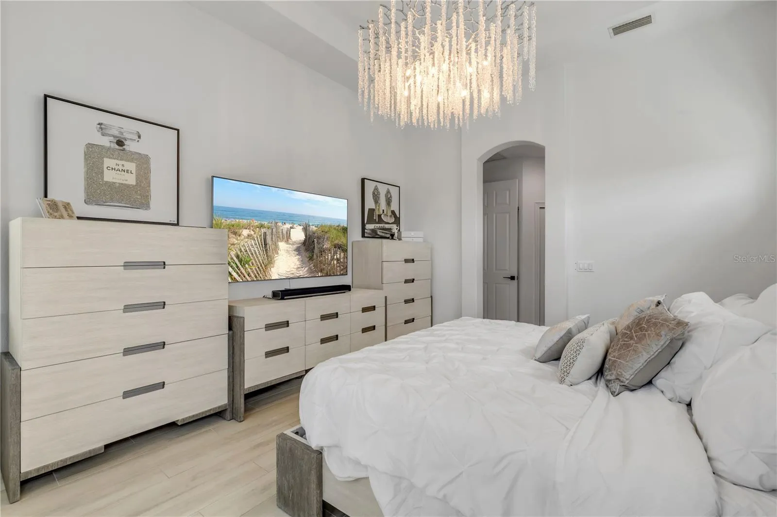 Exquisite chandlier