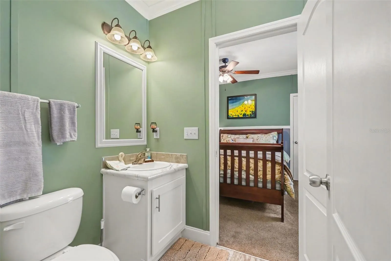 Jack &amp; Jill 2nd bathroom