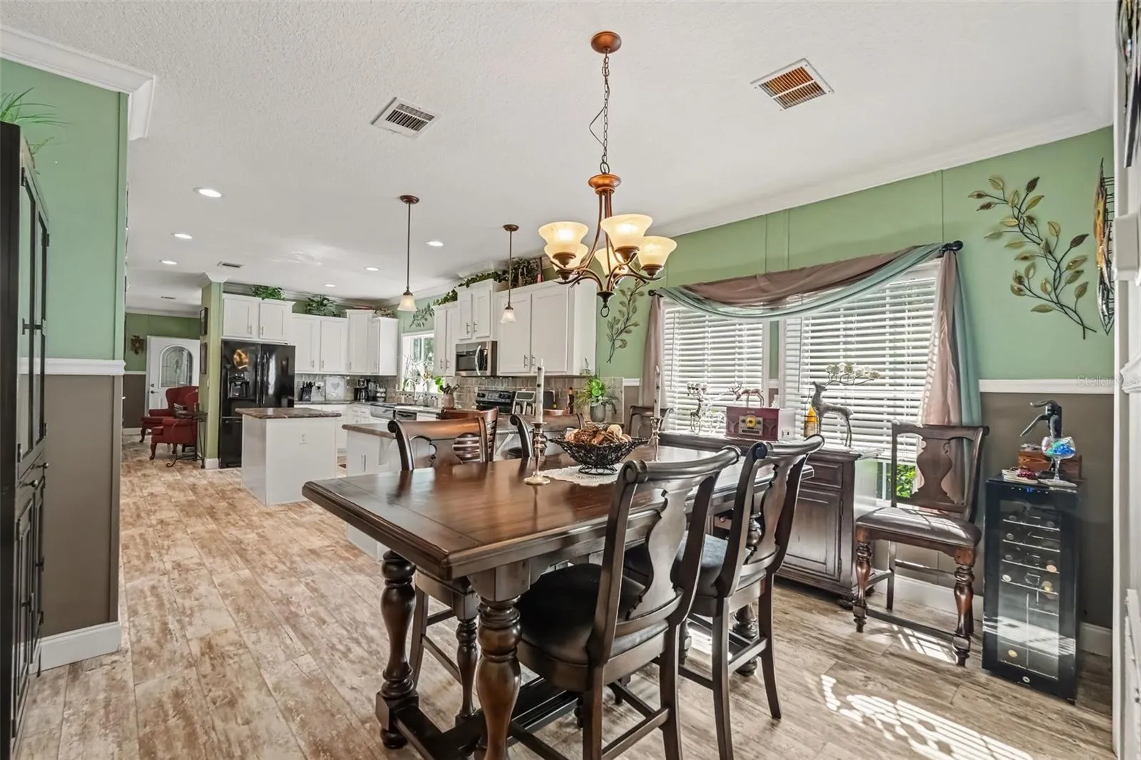 Kitchen &amp; Dining area