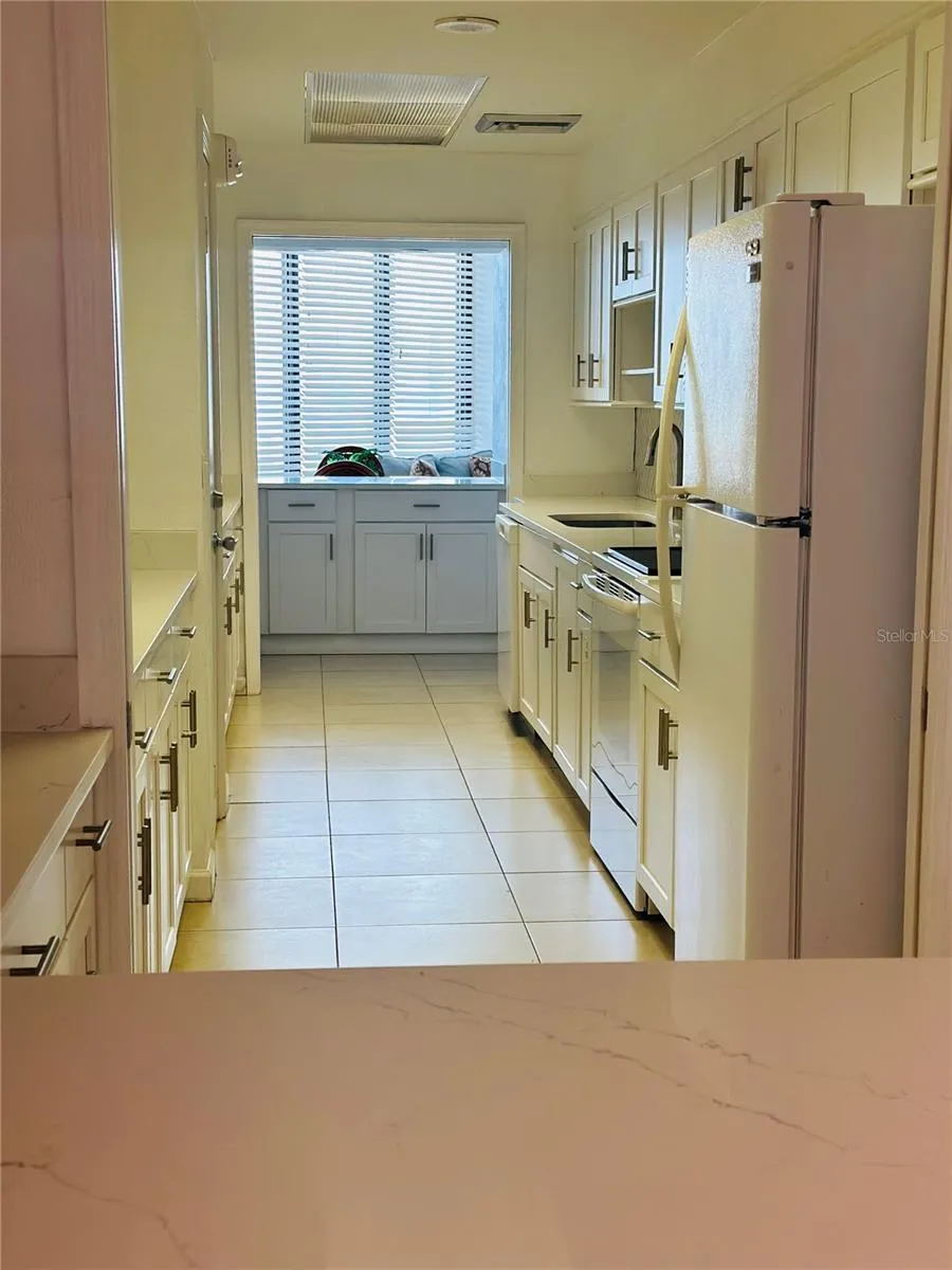 Community room full kitchen