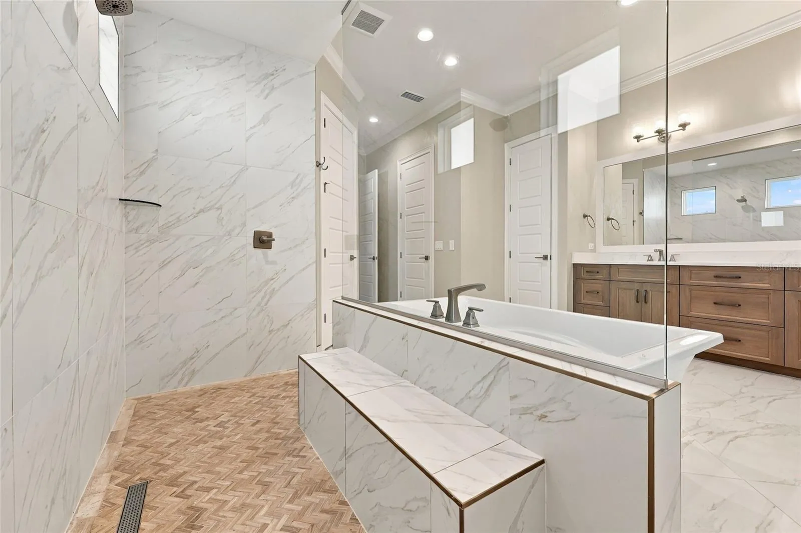Primary Bathroorm 1
