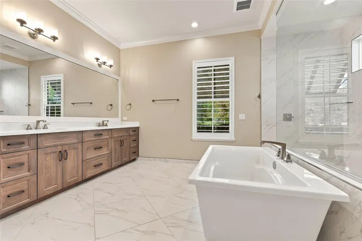 Primary Bathroorm 1