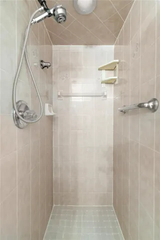 FL Room Bath
