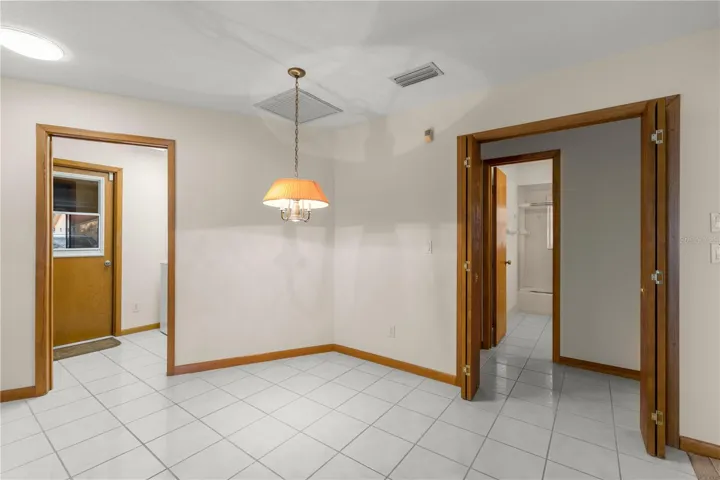 Eat-in-Kitchen