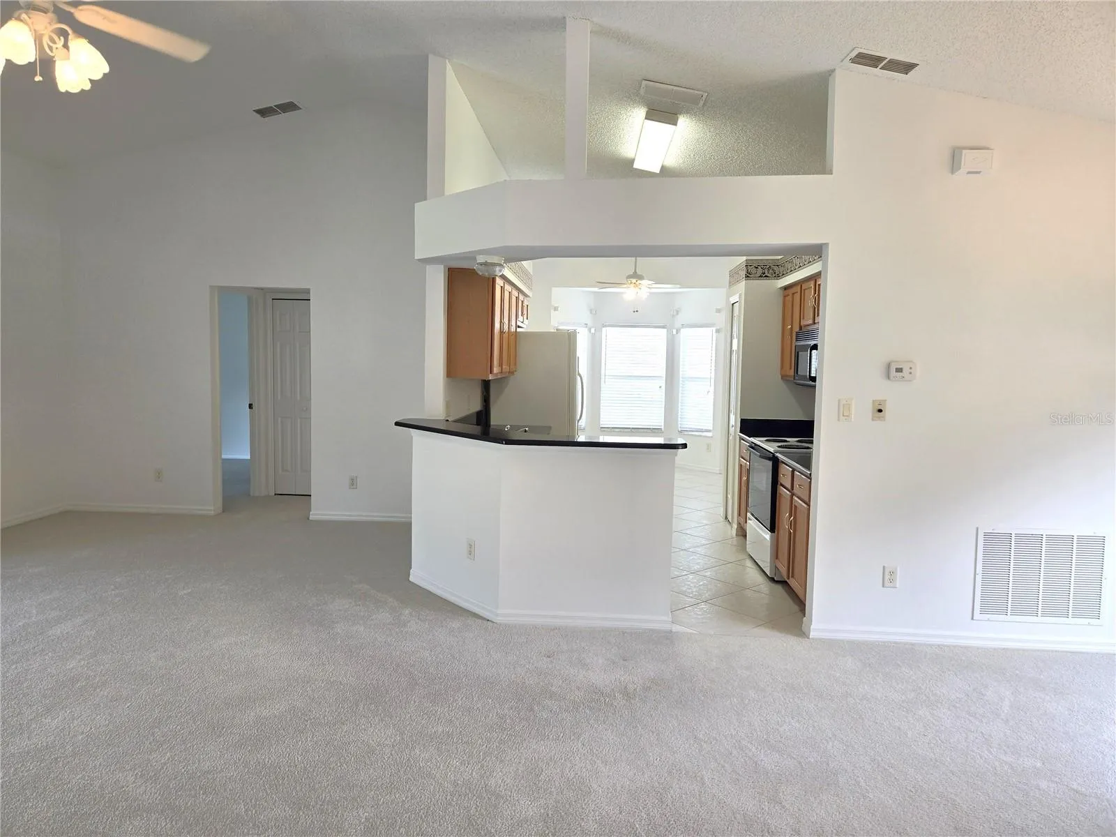 Breakfast Bar &amp; Kitchen
