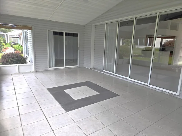 Lanai: 23' x 14'