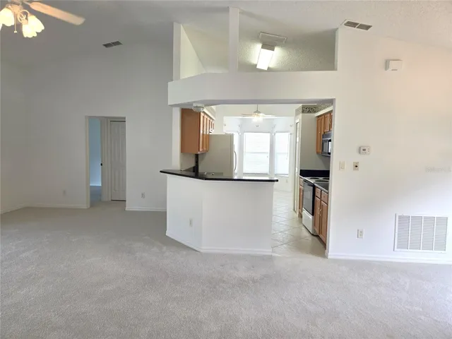Breakfast Bar &amp; Kitchen