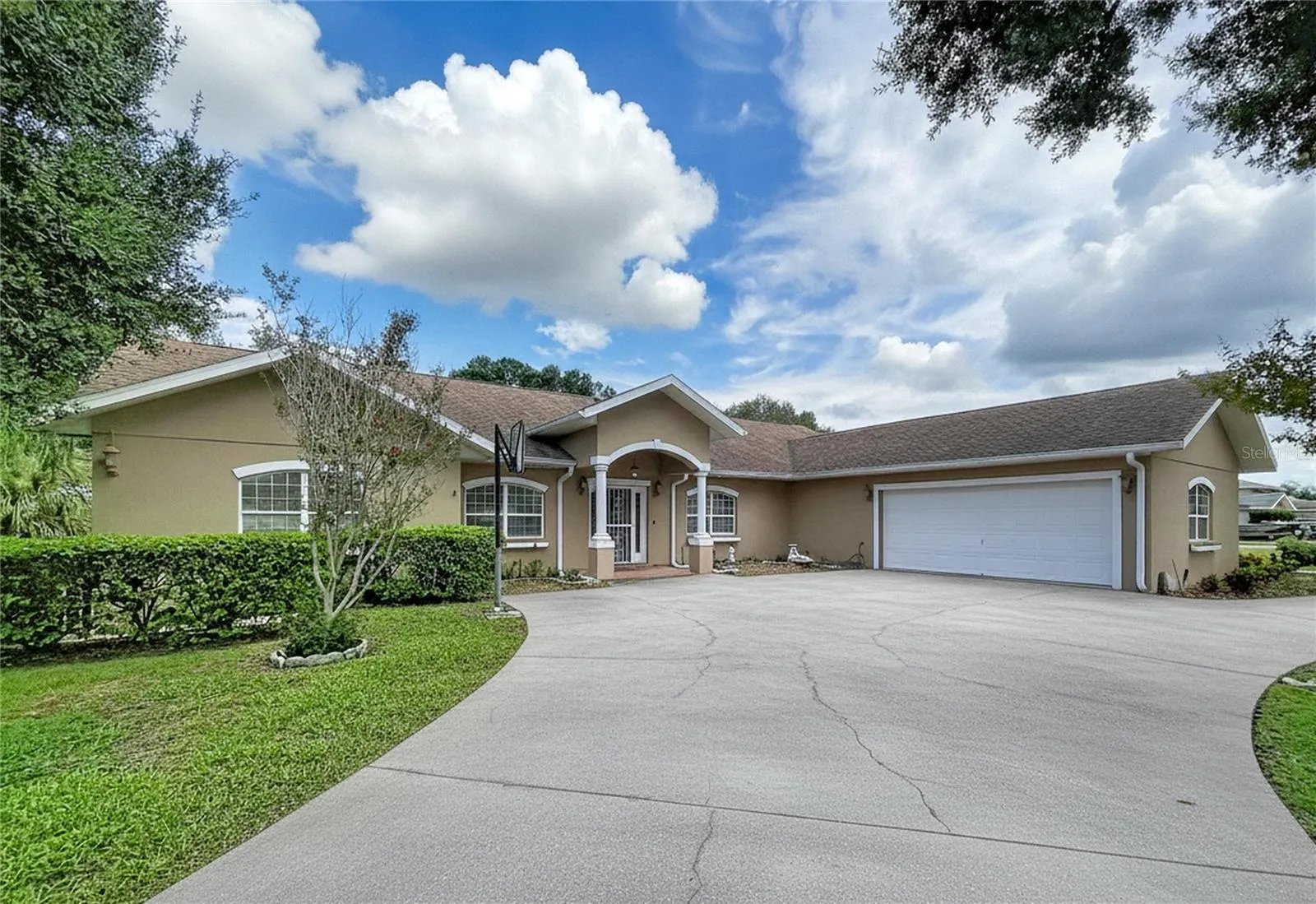 Front exterior of 1348 Edgewater Beach Drive