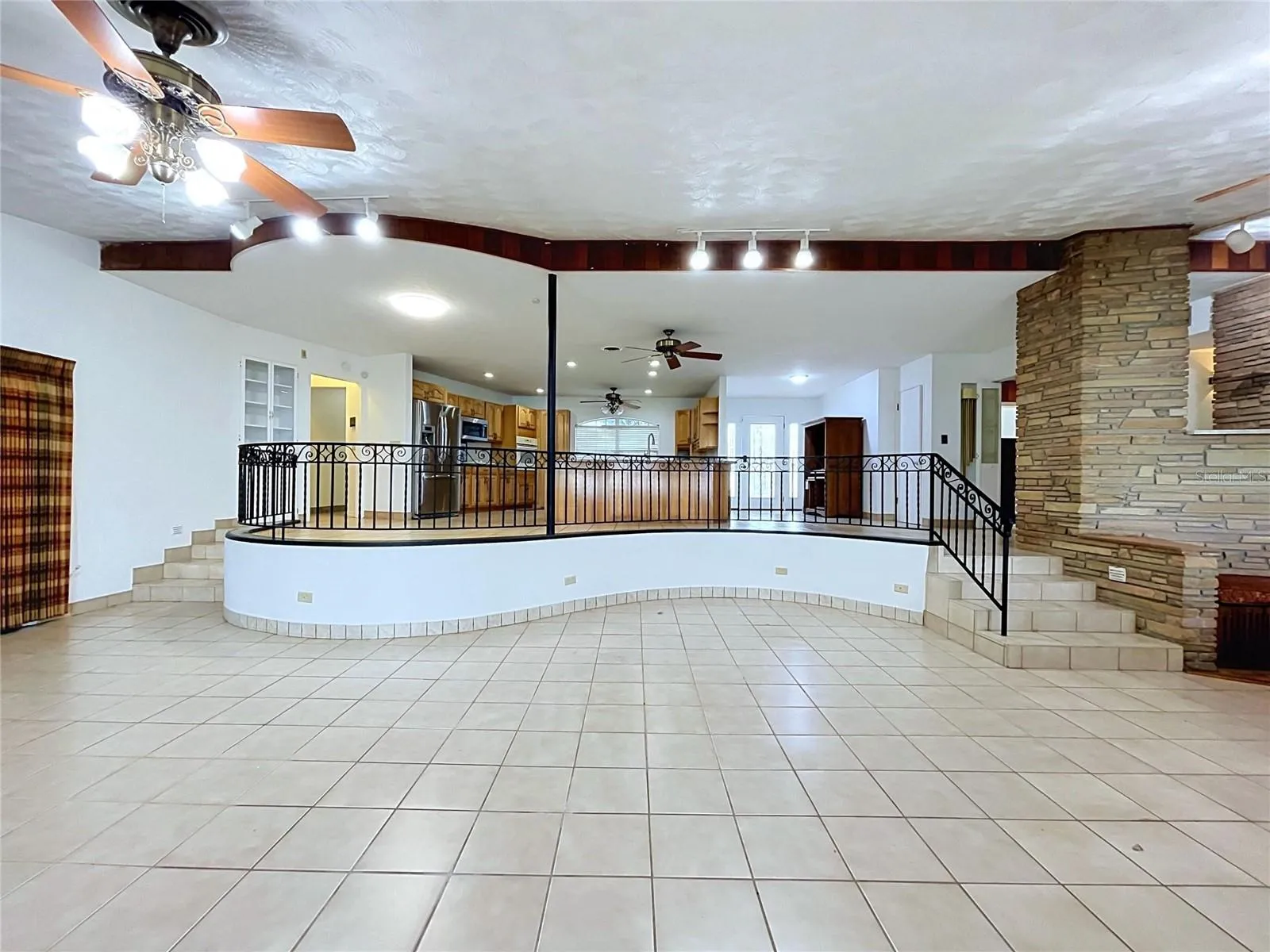 Living area with vaulted ceiling and ceiling fans