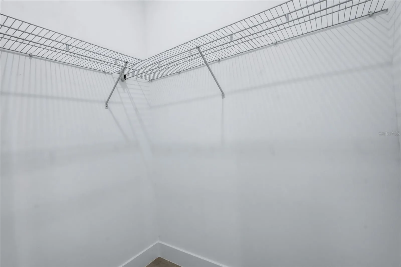 WALK IN CLOSET