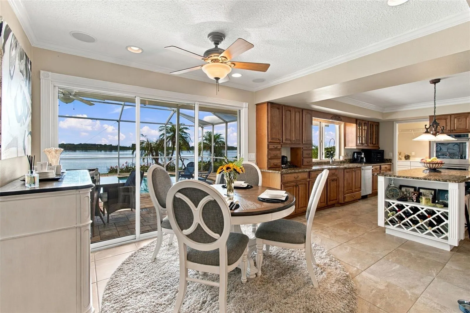 Lakeview dinette