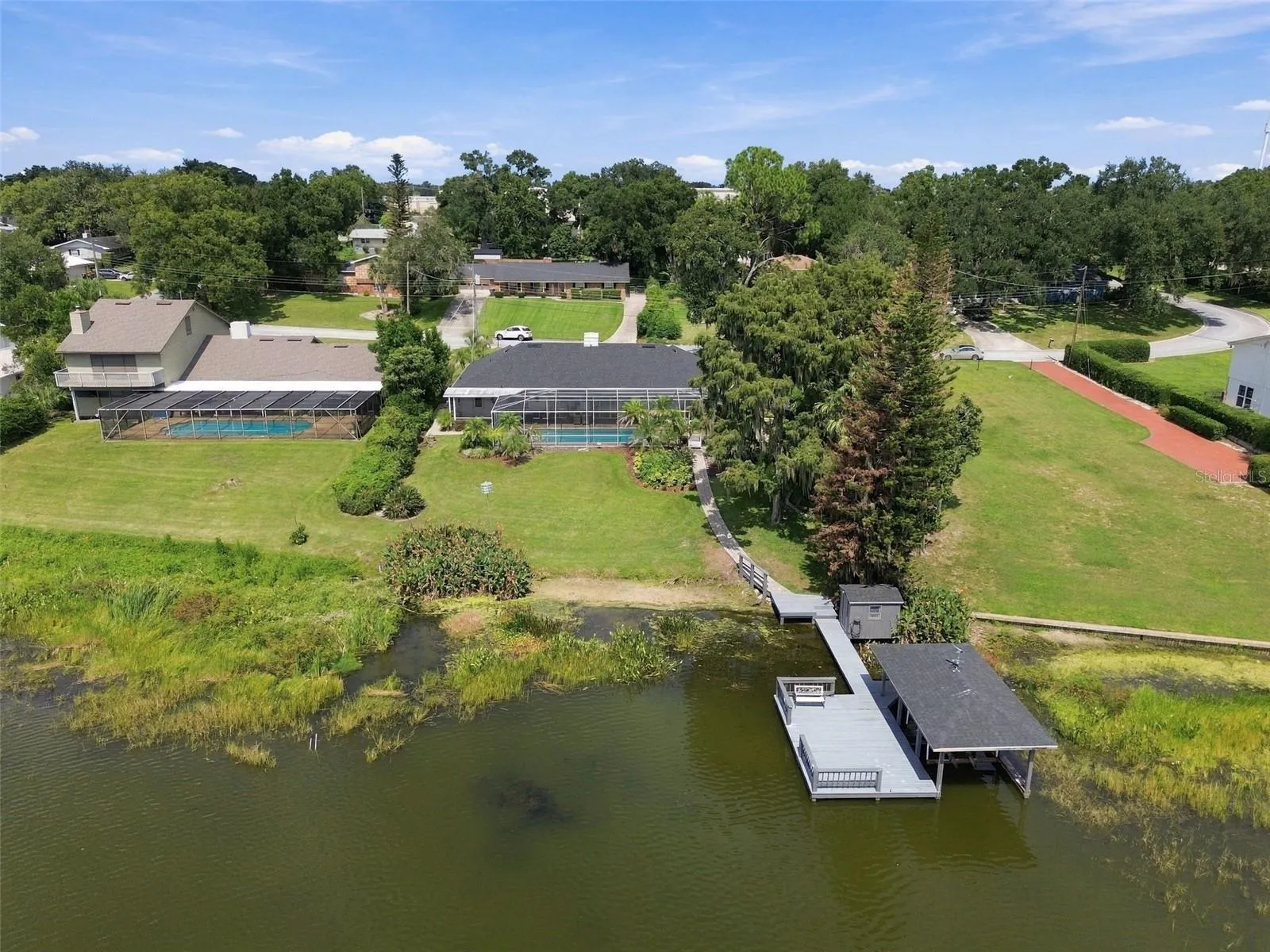 Dock & boathouse with lift