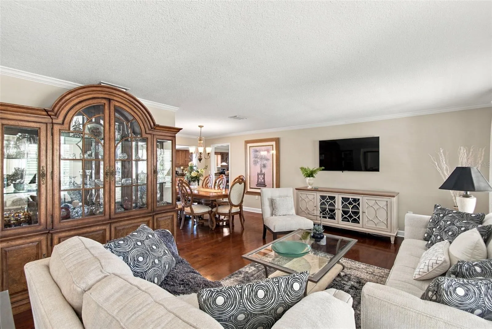 Formal living room - Hardwood flooring