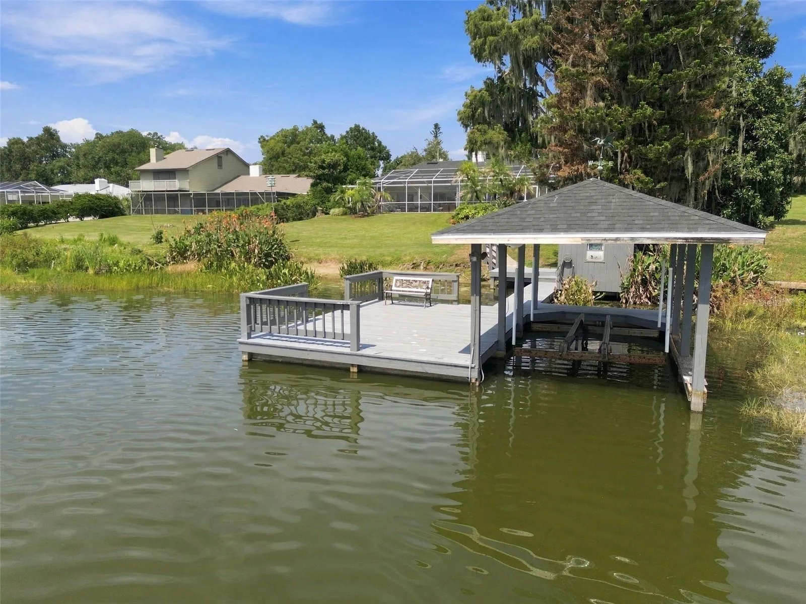 Dock & boathouse with lift