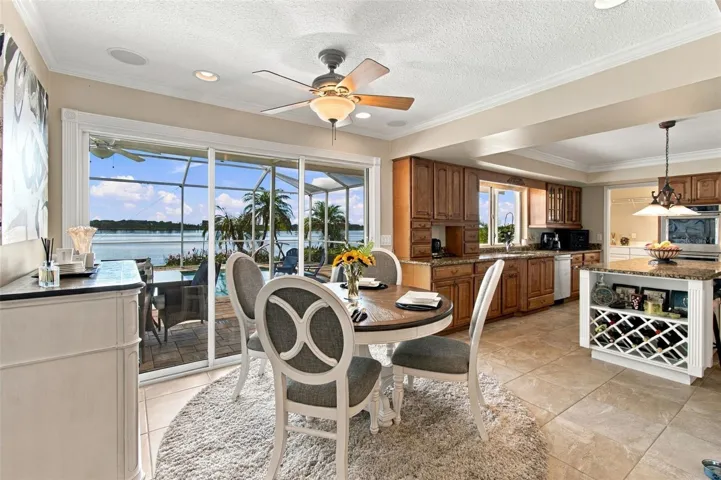 Lakeview dinette