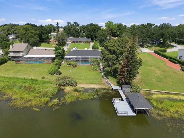 Dock & boathouse with lift