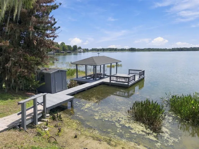Dock & boathouse with lift