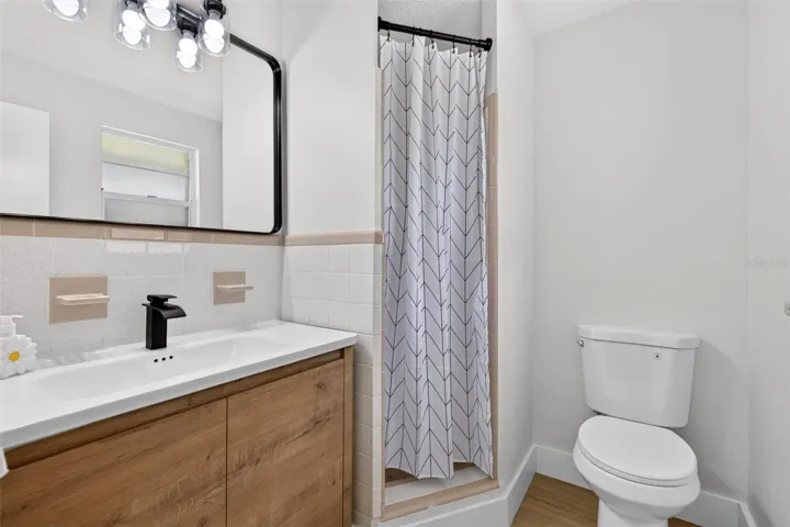 Primary En-Suite Bath