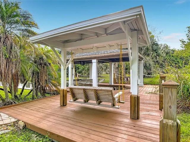 Deck &amp; boathouse
