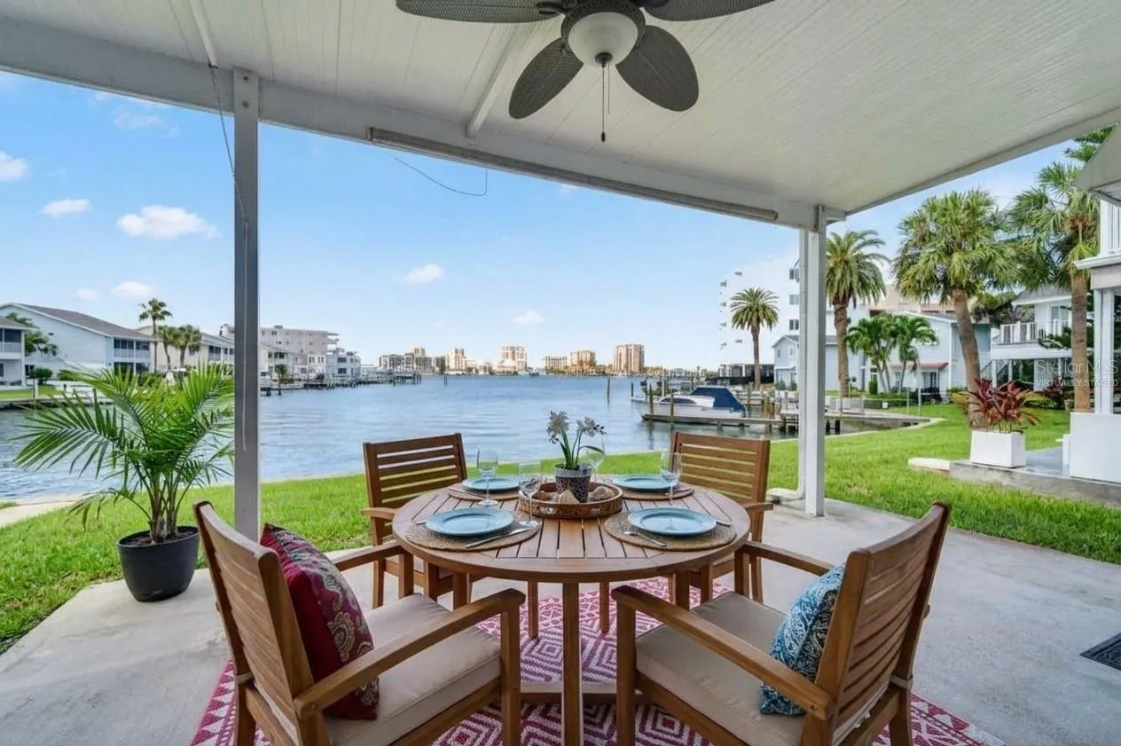 Virtually Staged Outdoor patio for dining