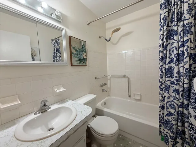 Guest Bathroom w/tub and grab handles