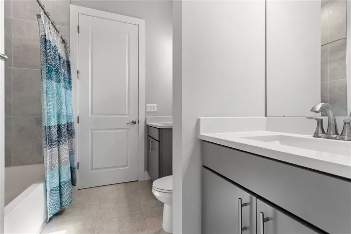 Jack &amp; Jill bathroom