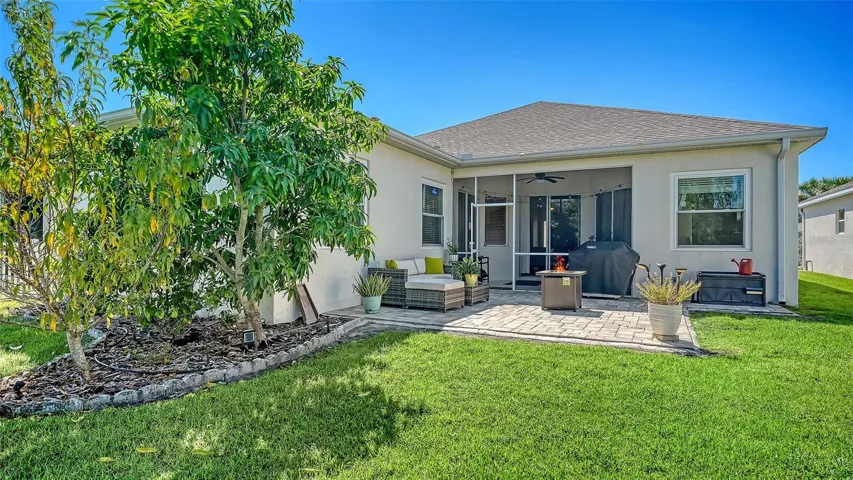 Spacious backyard with plenty of room for a fence or pool.