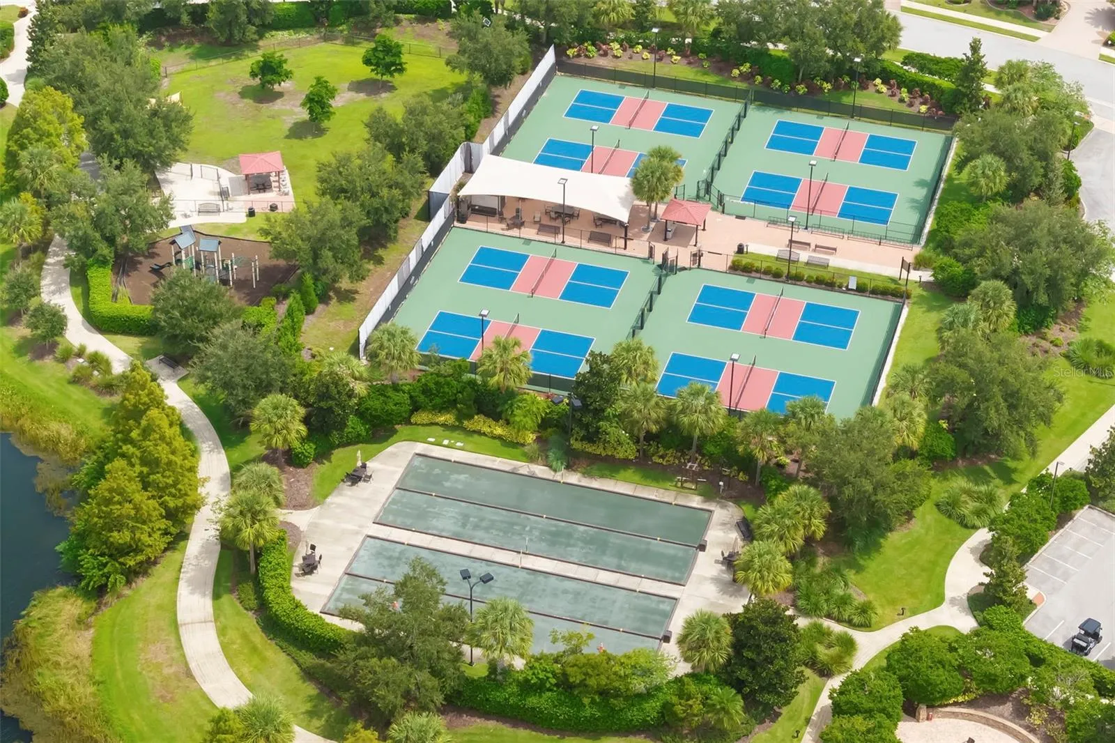 Here are the pickelball and bocce' courts!