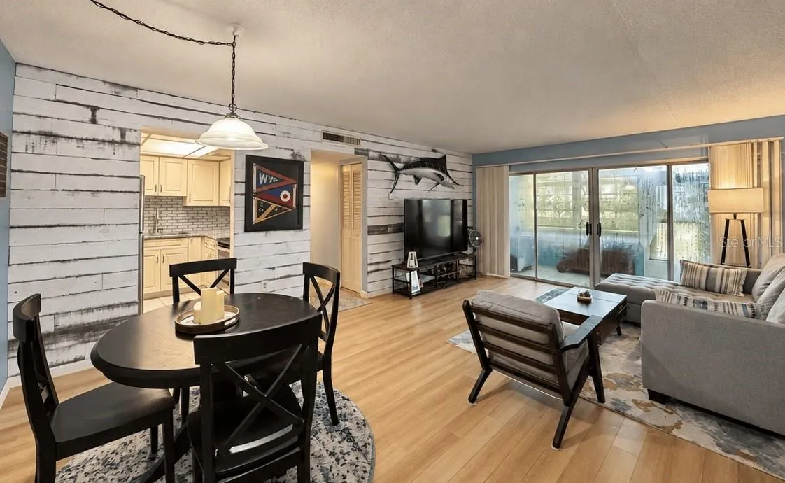 Dining / living room