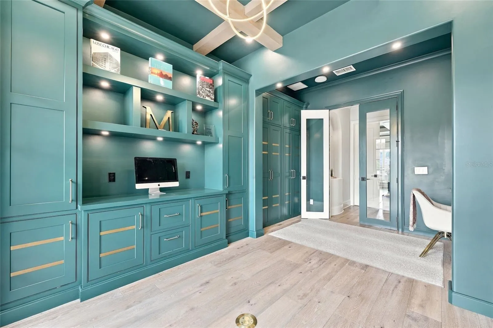 2/OFFICE WITH BUILT-IN STORAGE