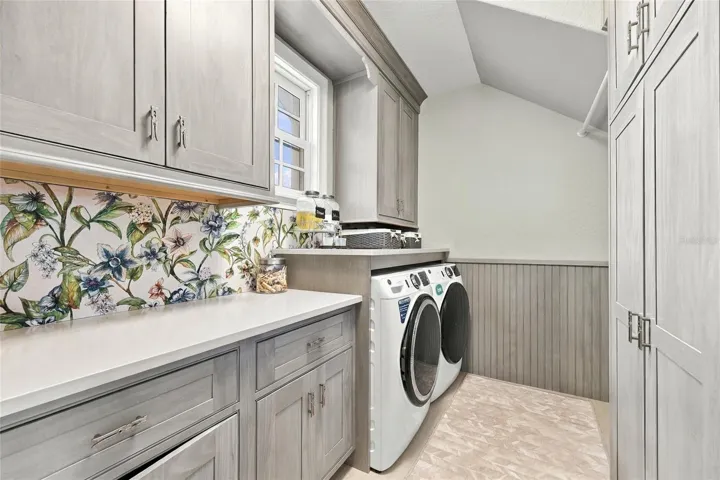 1ST FLOOR LAUNDRY ROOM