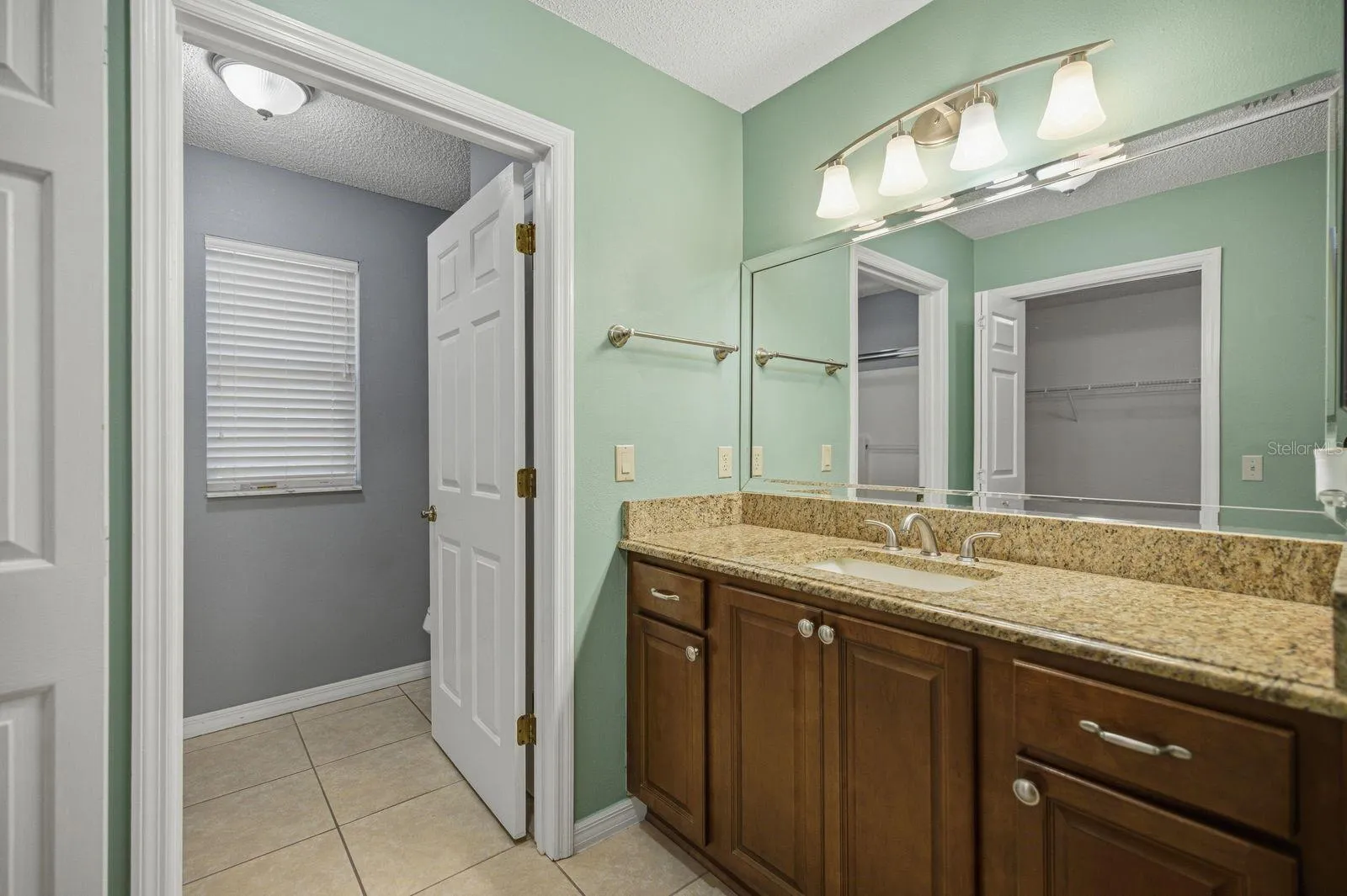 Primary en-suite