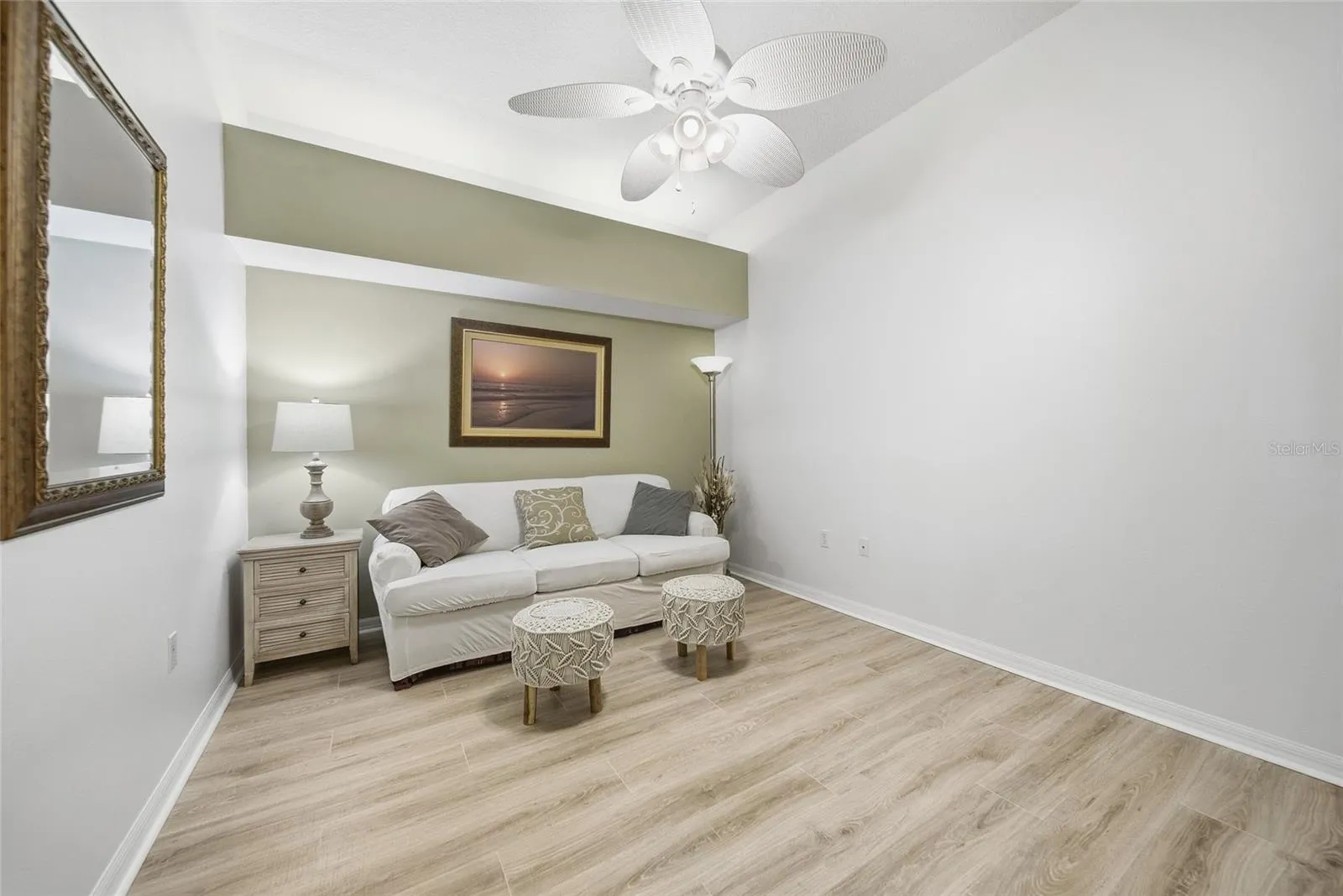Versatile den/study/office/3rd bedroom